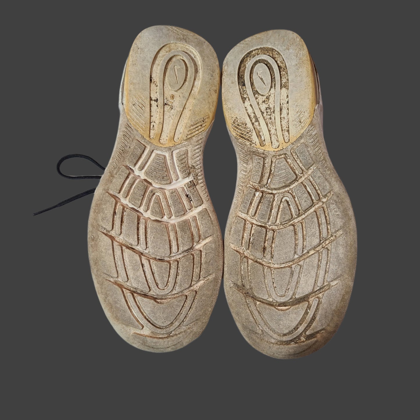 Kids Nike Air Max Axis Size 3Y Running Shoes - USED