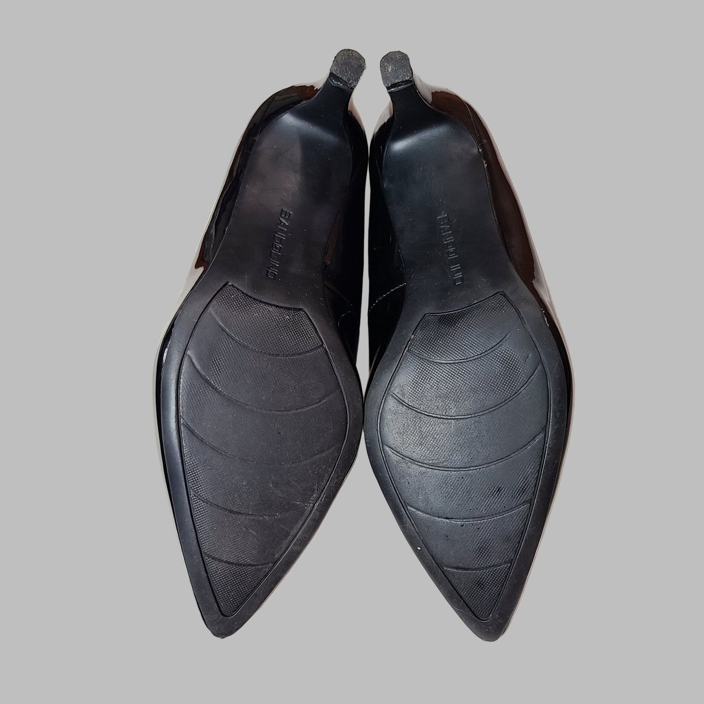 Women's 6.5M Bandolino Black Shiny Leather Heels - USED