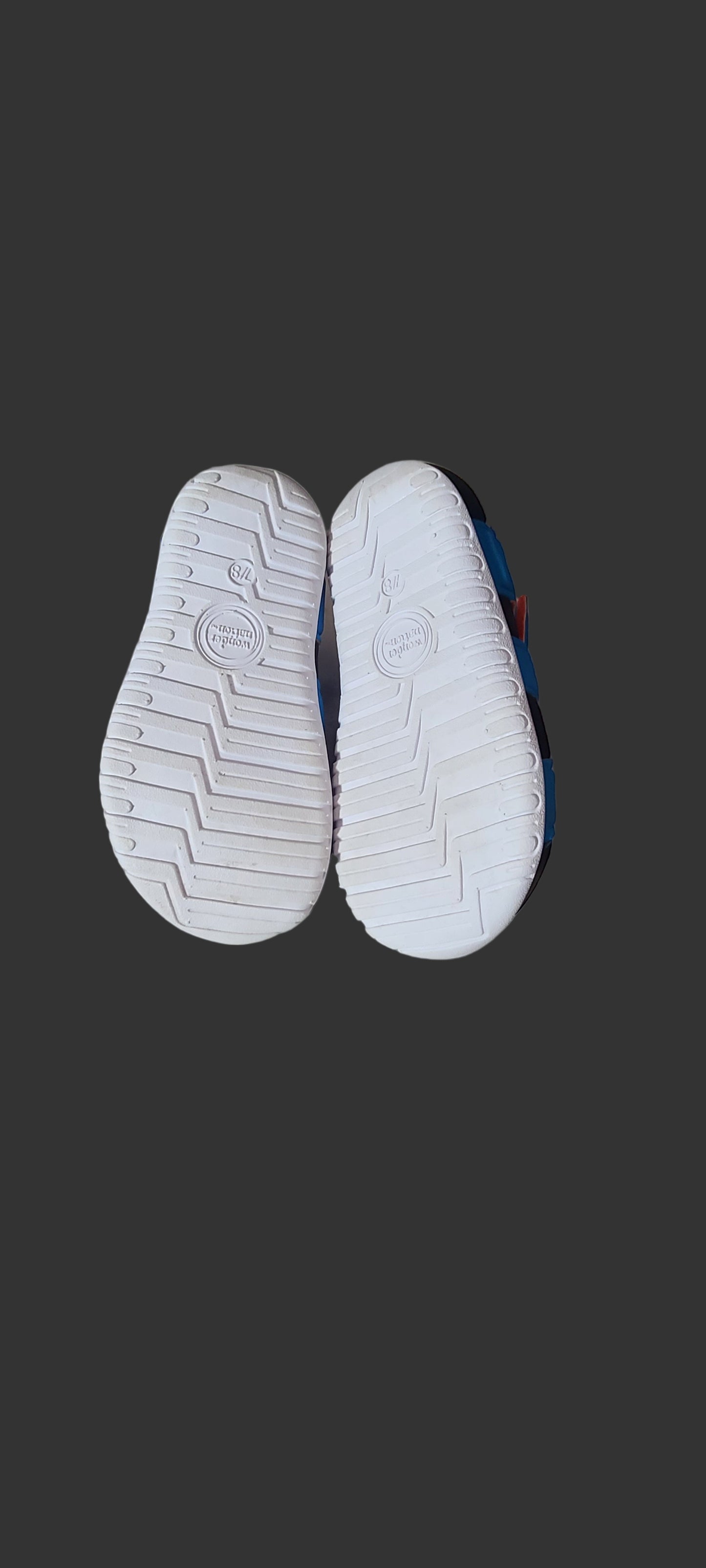 Toddler Boys Size 7/8 Wonder Nation Blue Bump Toe Sandals - LIKE NEW