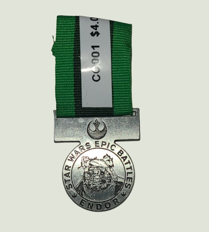 Star Wars Epic Battle Medal – Endor (Green) - Toys “R” Us Exclusive 2 of 4 - USED
