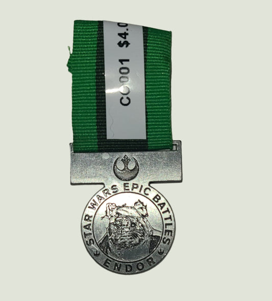 Star Wars Epic Battle Medal – Endor (Green) - Toys “R” Us Exclusive 2 of 4 - USED