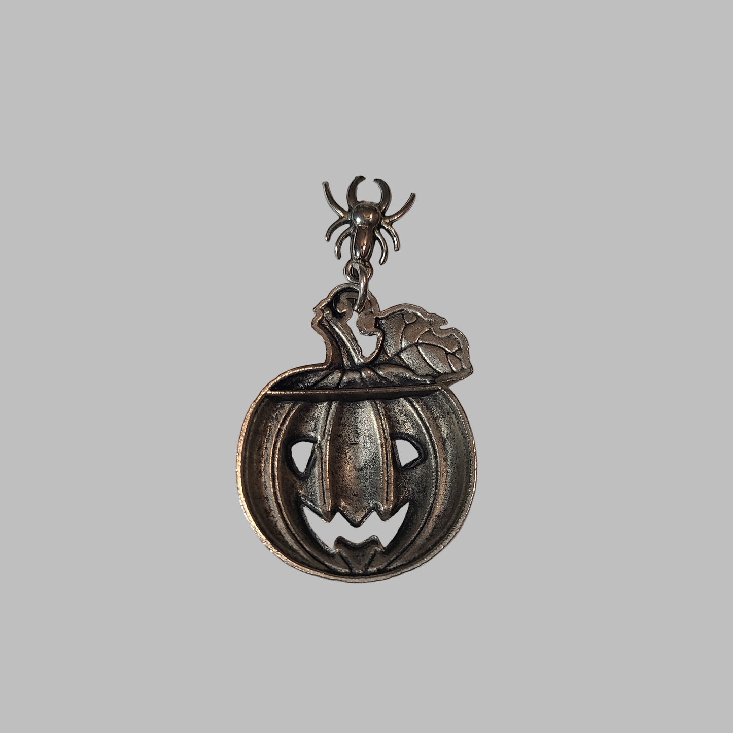 1.75" x 1.25" Jack-O-Lantern & Mini Spider Silver Charm - USED
