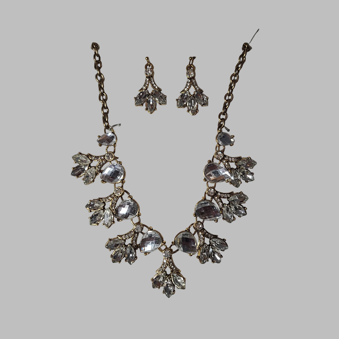 Teardrop & Oval Crystal or Glass & Gold Necklace & Earring Set - LIKE NEW