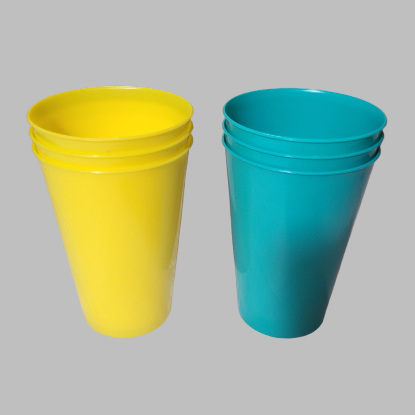 Set of 6 Unbranded Plastic Cups - 3 Teal/3 Yellow - NEW