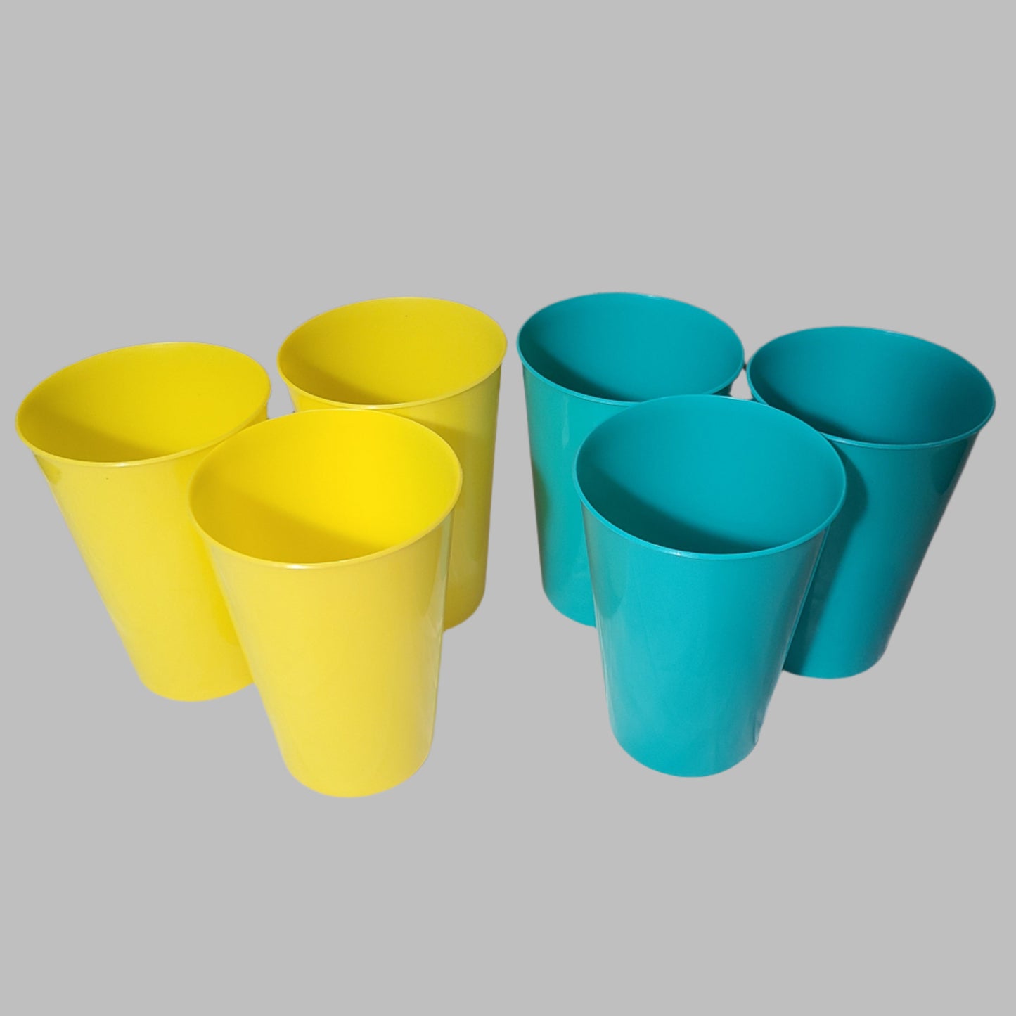 Set of 6 Unbranded Plastic Cups - 3 Teal/3 Yellow - NEW