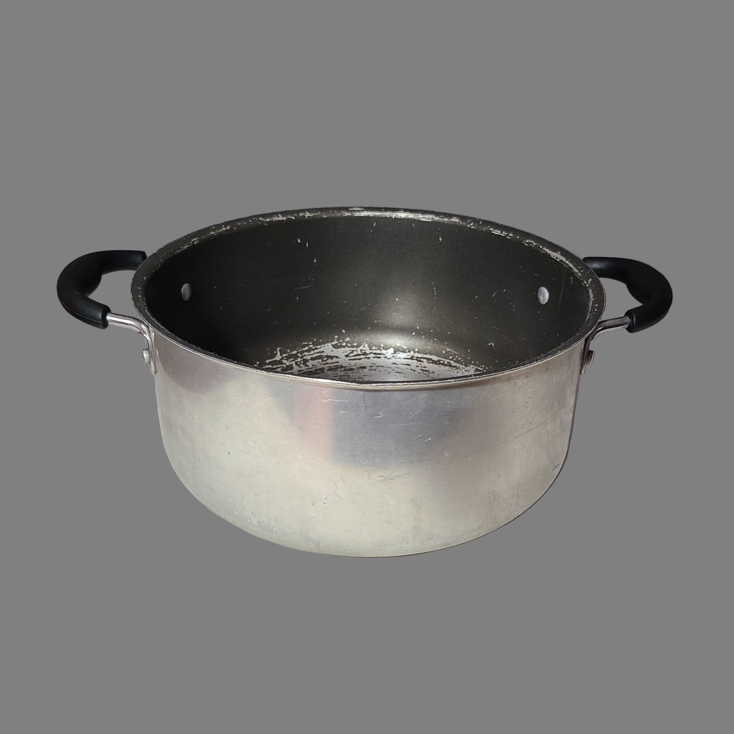 Unbranded 9" Dual Handled Pot - USED