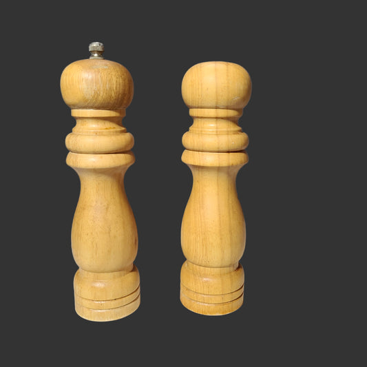 VTG Mid-Century Wooden Salt Shaker & Pepper Grinder Set - USED