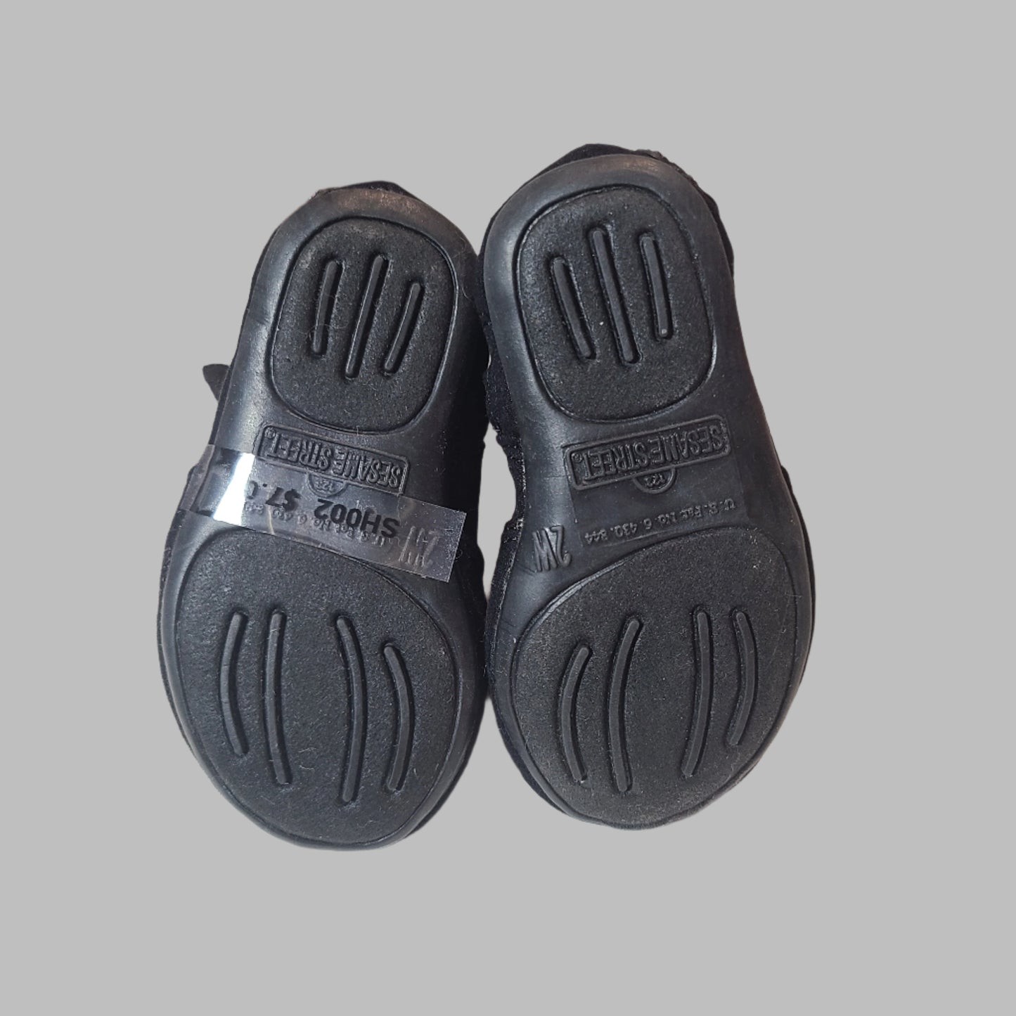 Sesame Street Size 2W Black Suede Boots w/ Bow - USED