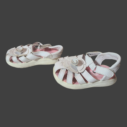 Teeny Toes Size 3W Girls White Sandals w/ Flower - USED