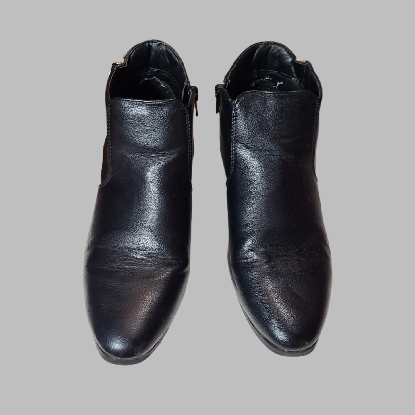 Women's 7.5 Medium Black Croft & Borrow Ankle Boots - USED