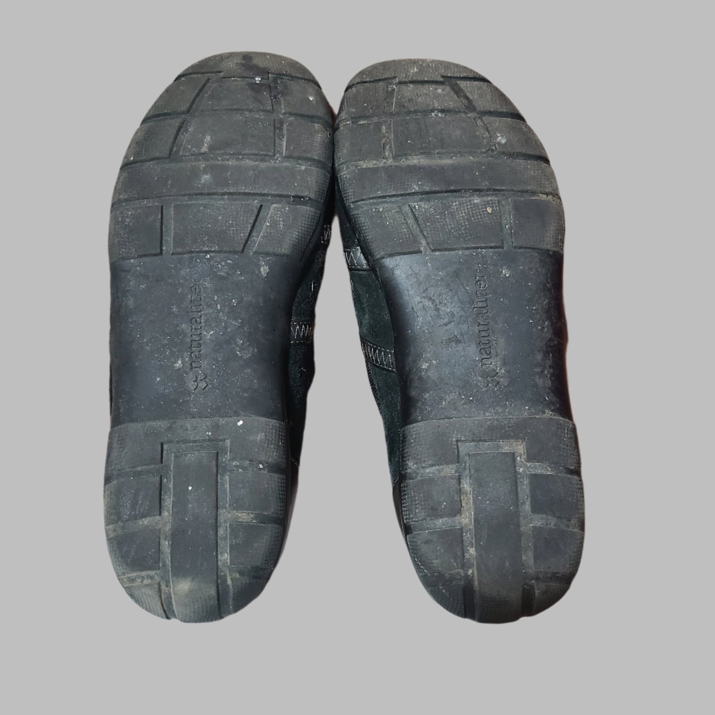 Women's 7W Naturalizer Black Acorn Slip-On Suede Loafers - USED