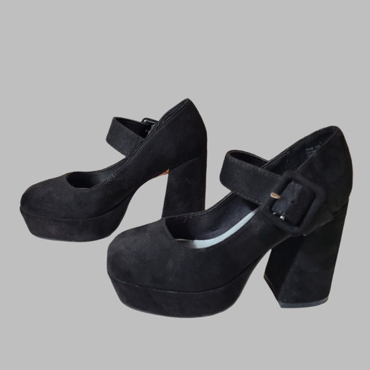 Women's 6M Dominique Nicole Black Suede Heels w/ Buckle - LIKE NEW