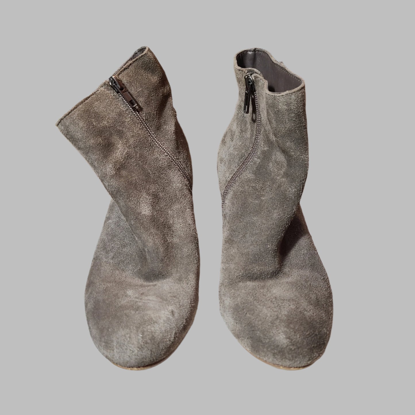 Women's 9B (M) Steve Madden Suede Boots - USED