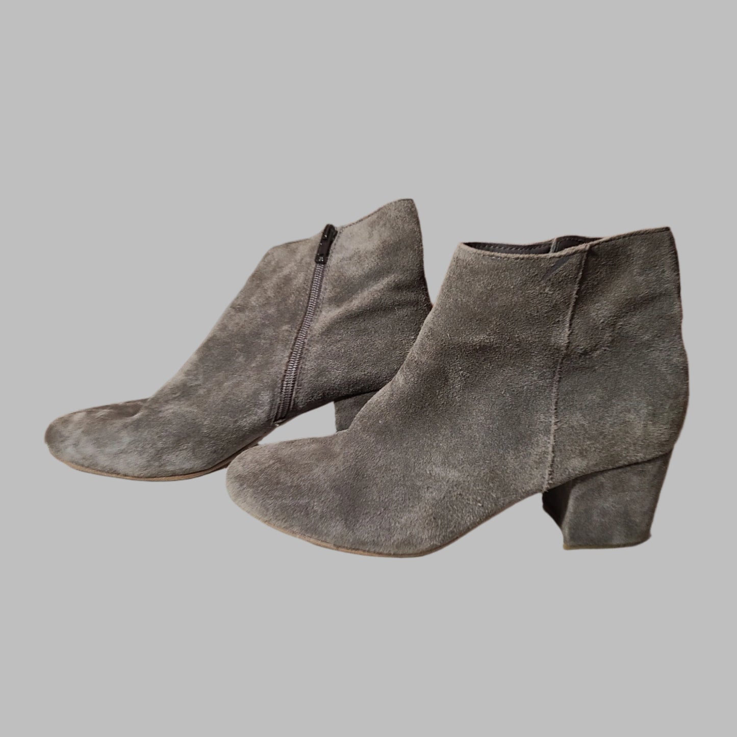 Women's 9B (M) Steve Madden Suede Boots - USED