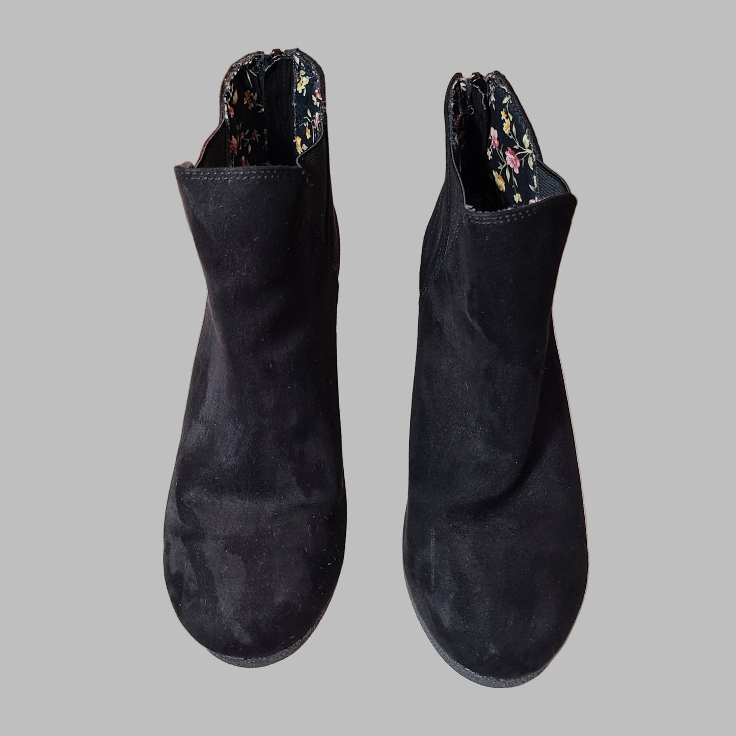 Women's 7 Maurice's Black Suede - Zipper Back Boots - USED