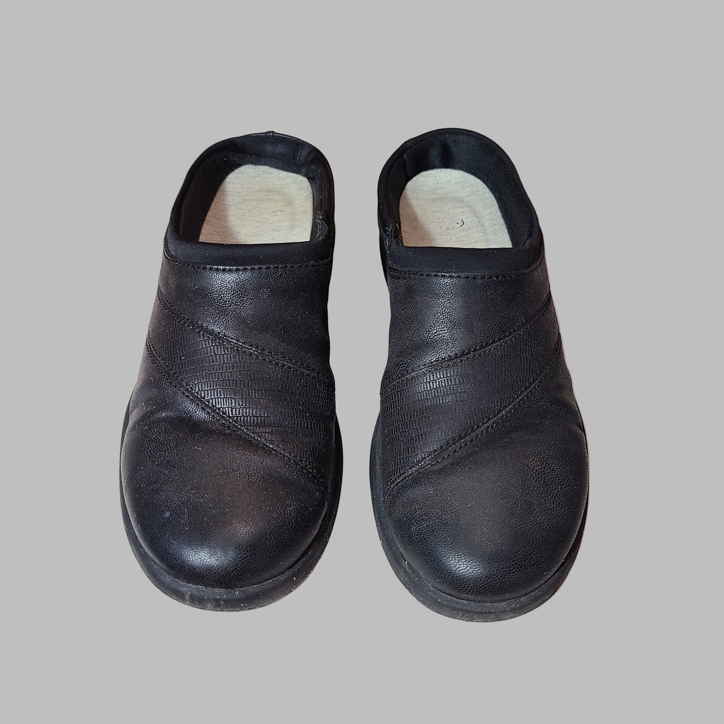 Women's 7.5M Cloudsteppers by Clarks Black Leather Clogs - USED