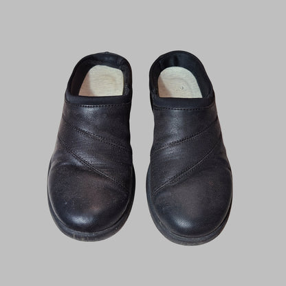 Women's 7.5M Cloudsteppers by Clarks Black Leather Clogs - USED
