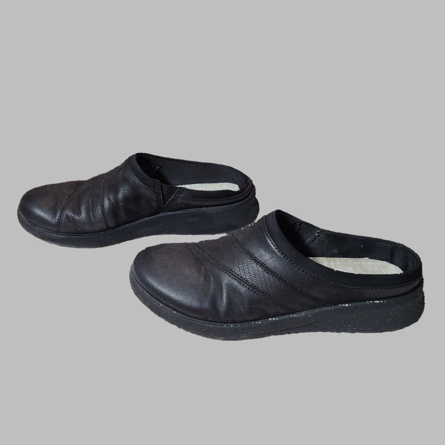 Women's 7.5M Cloudsteppers by Clarks Black Leather Clogs - USED