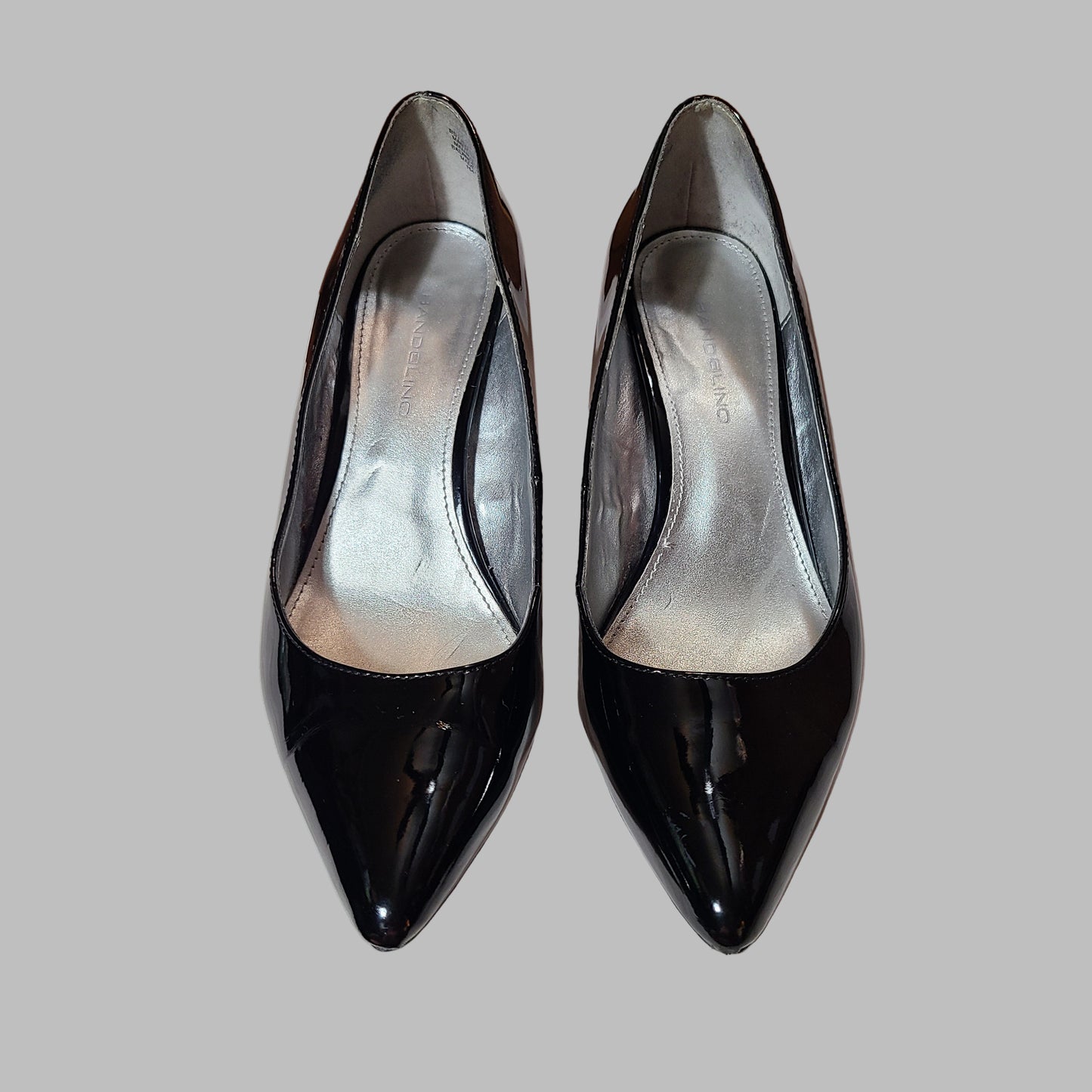 Women's 6.5M Bandolino Black Shiny Leather Heels - USED