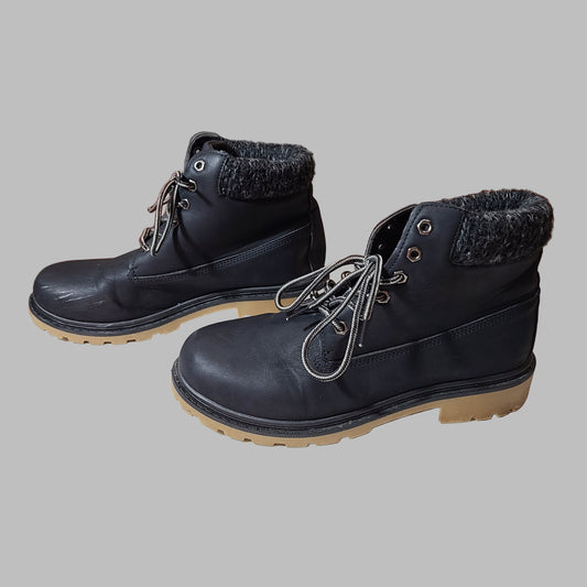 Women's 9 YoKi Black Hiker Boots - USED