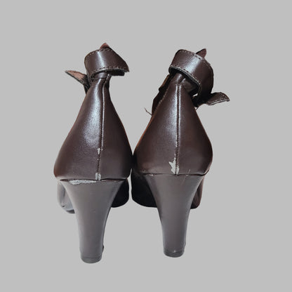 Women's 9 Aerosoles Brown Cloudscape Harness Boots - USED