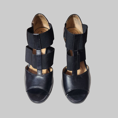 Women's 8.5M Abella True Comfort Black Stretch Strap Sandals - USED