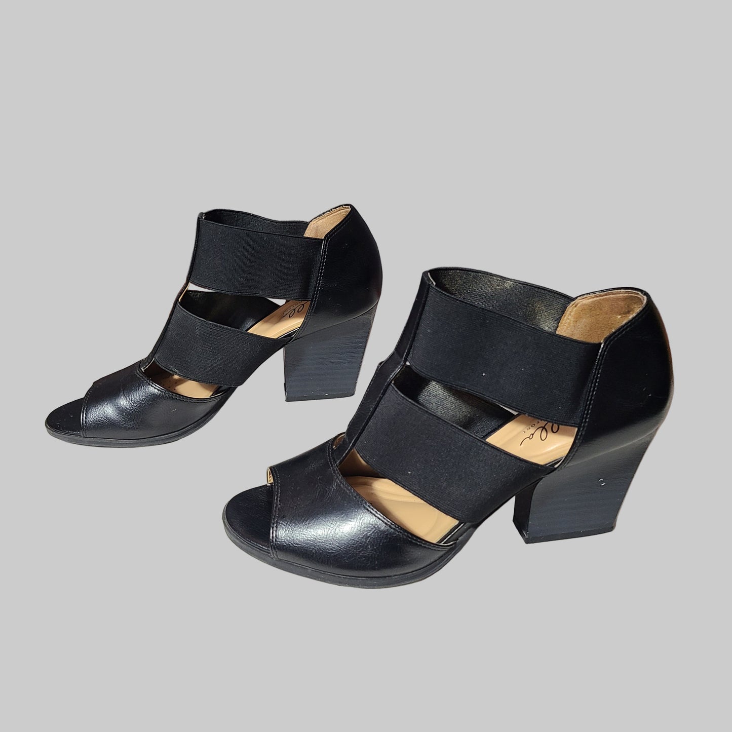 Women's 8.5M Abella True Comfort Black Stretch Strap Sandals - USED