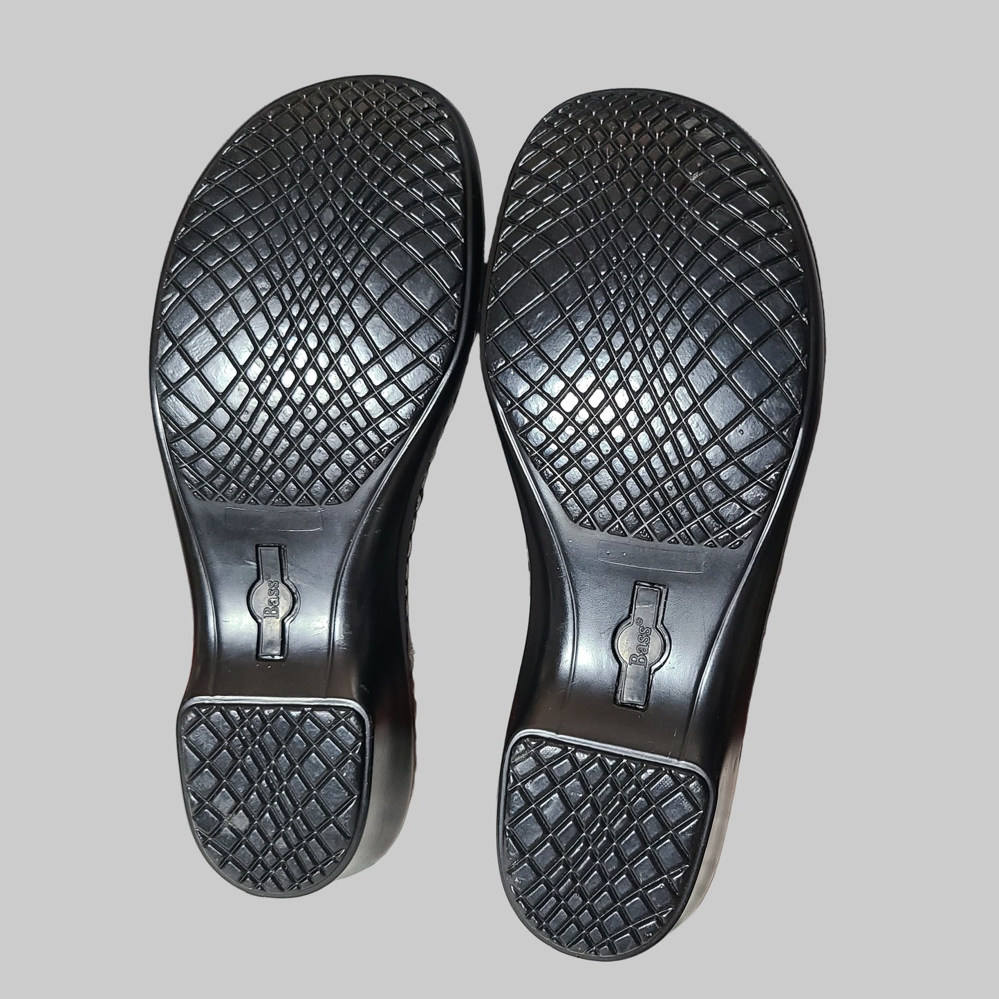 Women's 10M Bass Black Leather Clogs - USED