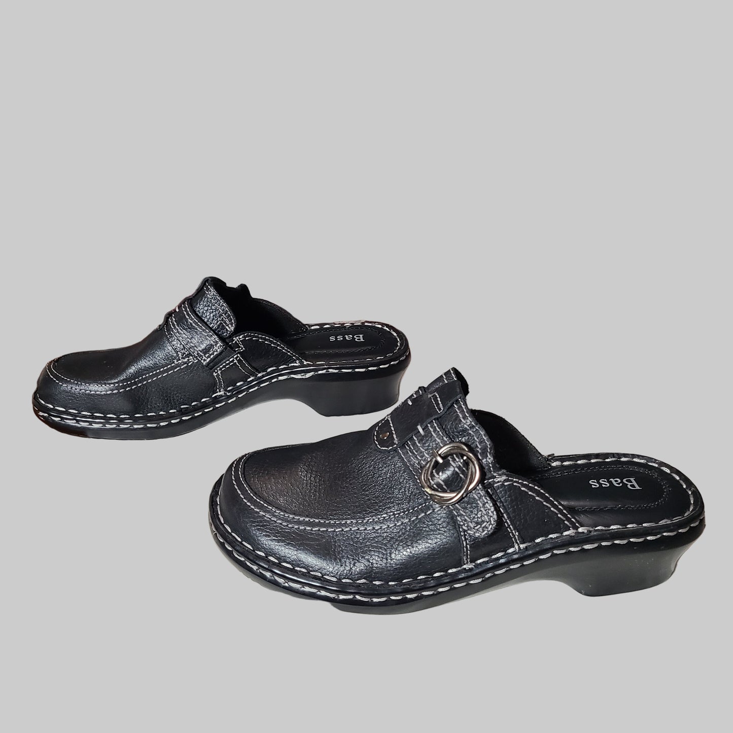 Women's 10M Bass Black Leather Clogs - USED