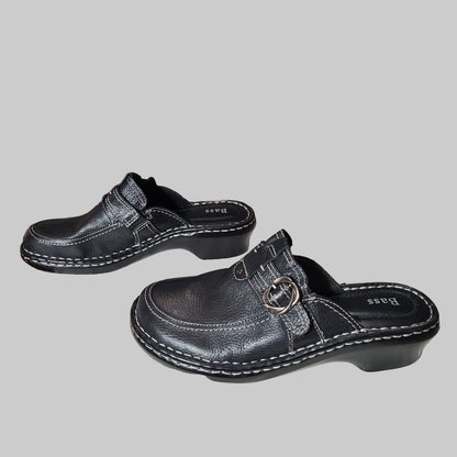 Women's 10M Bass Black Leather Clogs - USED