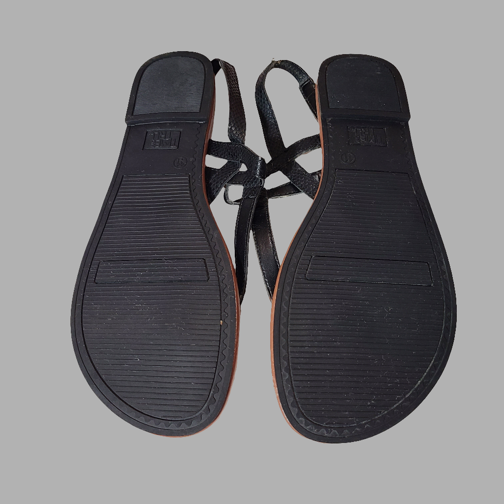 Women's Size 11 Black Strap Time and Tru Sandals - USED
